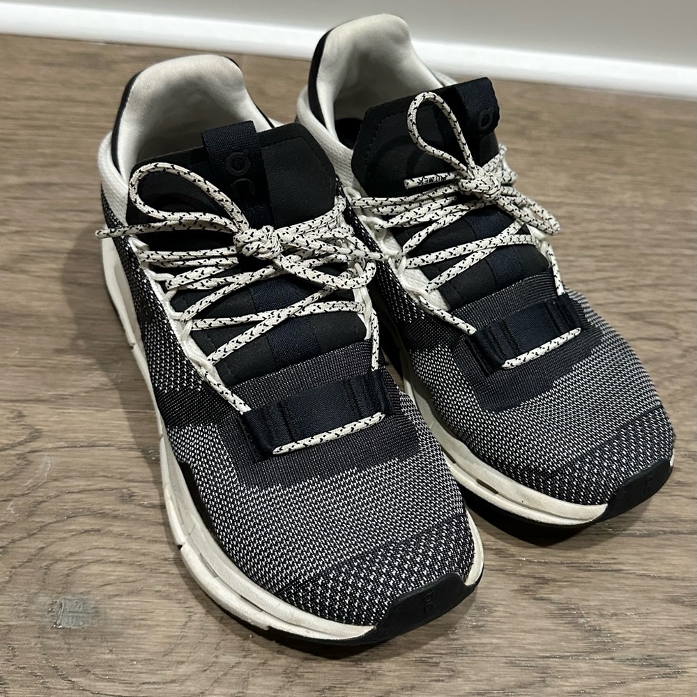 On Cloud Running Women’s Black and White Sneakers